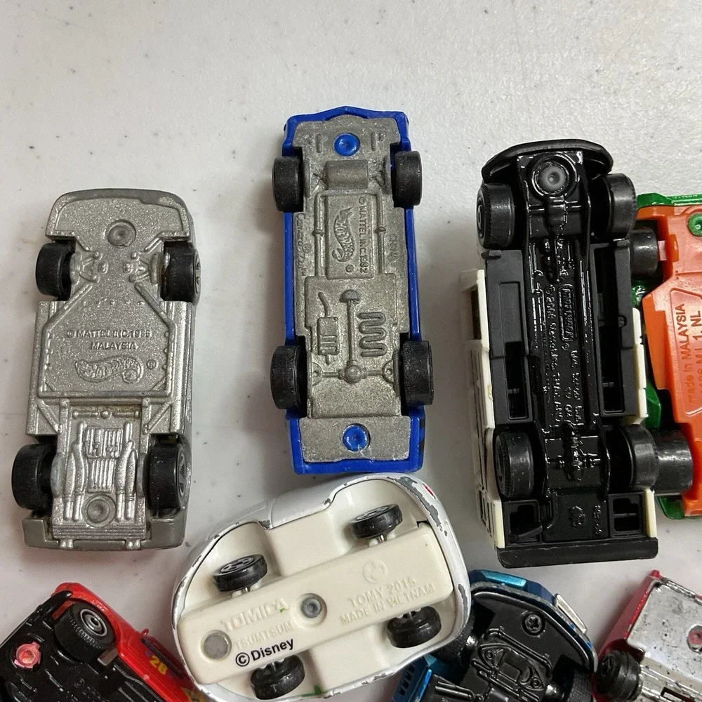 Hot Wheels Matchbox Tomica Diecast Cars Lot of 9 Ferrari Chevy Disney Bus 1/64